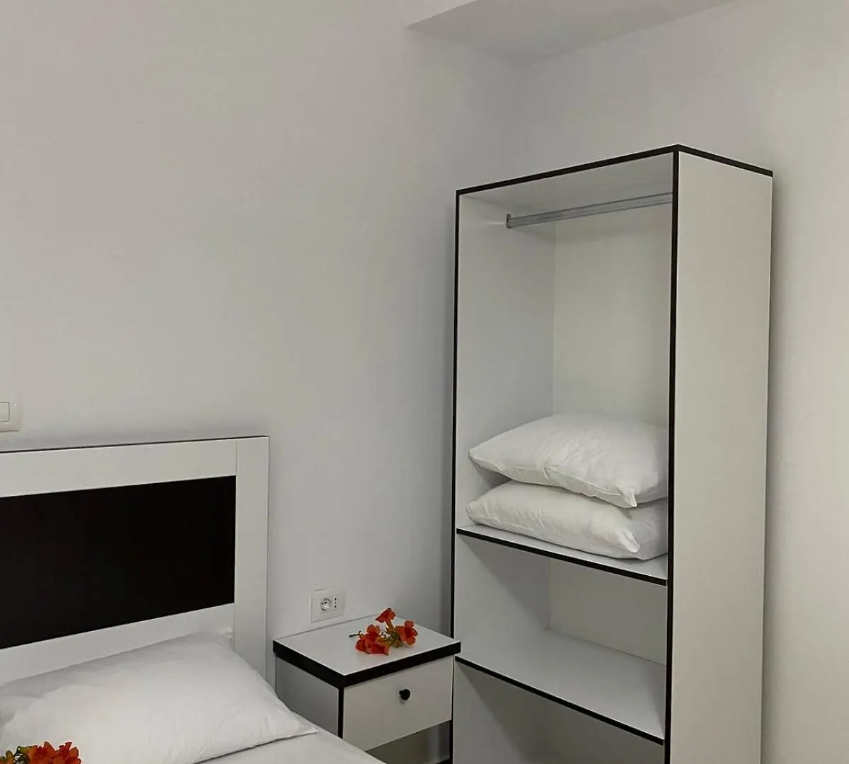 Rentrooms Geni Ksamil Gæstehus