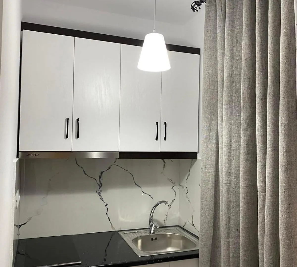 Rentrooms Geni Ksamil Albanië