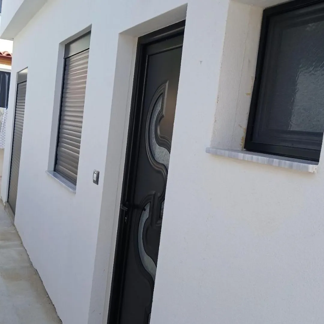 Rentrooms Geni Ksamil Albanien